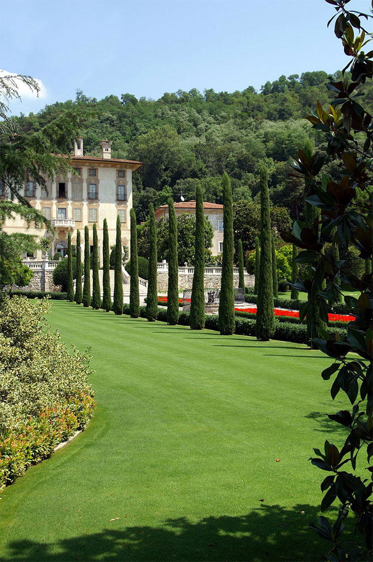 Fotografia del giardino di Villa Canton al tramonto